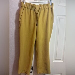 lululemon on the Fly Women Pants Vintage gold yellow size 6.